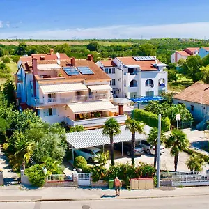 Pansion Adria 3* Sveti Filip i Jakov